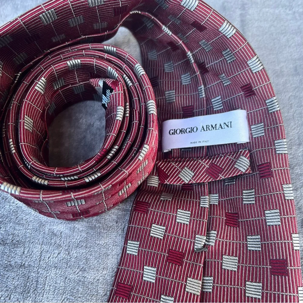 Giorgio Armani Red Silver 100% Silk Tie Made In Italy Celeste Pattern Textured